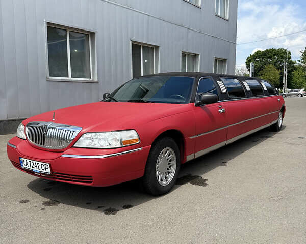 Червоний Лінкольн Town Car, об'ємом двигуна 4.6 л та пробігом 150 тис. км за 7500 $, фото 1 на Automoto.ua