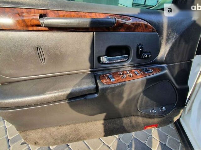 Лінкольн Town Car, об'ємом двигуна 4.6 л та пробігом 334 тис. км за 8000 $, фото 8 на Automoto.ua