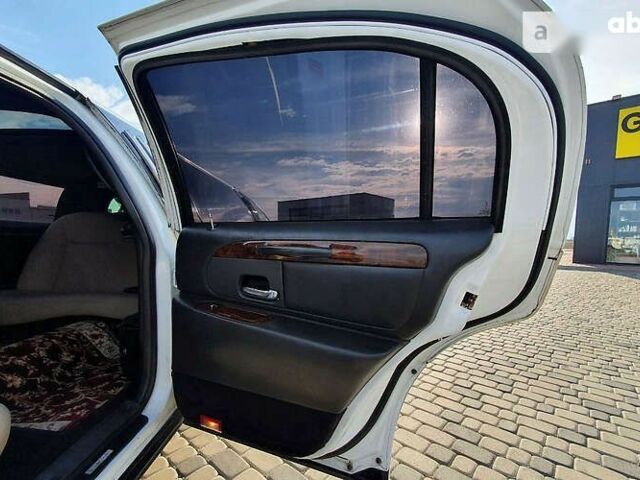 Лінкольн Town Car, об'ємом двигуна 4.6 л та пробігом 334 тис. км за 8000 $, фото 14 на Automoto.ua