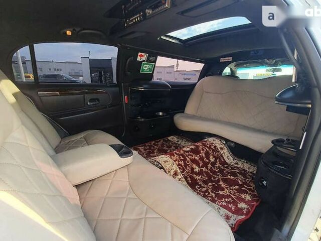Лінкольн Town Car, об'ємом двигуна 4.6 л та пробігом 334 тис. км за 8000 $, фото 15 на Automoto.ua