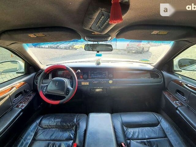 Лінкольн Town Car, об'ємом двигуна 4.6 л та пробігом 334 тис. км за 8000 $, фото 11 на Automoto.ua