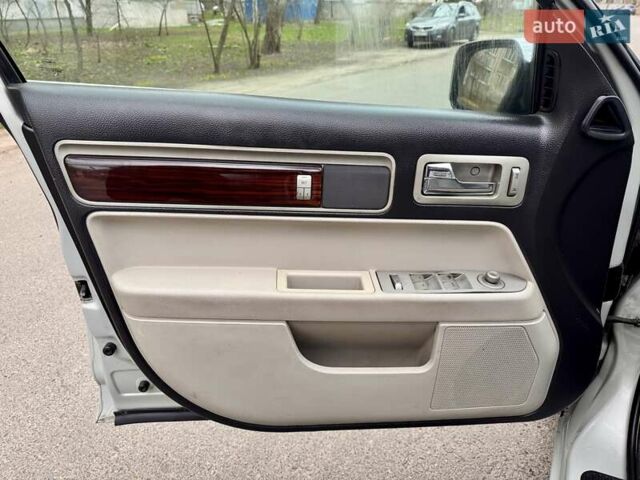 Белый Линкольн Зефир, объемом двигателя 2.97 л и пробегом 233 тыс. км за 5999 $, фото 53 на Automoto.ua