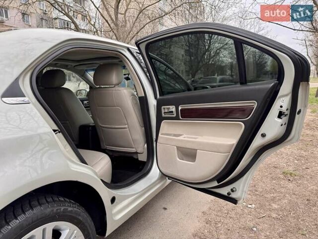 Белый Линкольн Зефир, объемом двигателя 2.97 л и пробегом 233 тыс. км за 5999 $, фото 60 на Automoto.ua