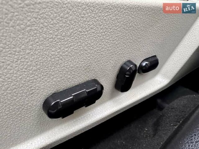 Белый Линкольн Зефир, объемом двигателя 2.97 л и пробегом 233 тыс. км за 5999 $, фото 51 на Automoto.ua