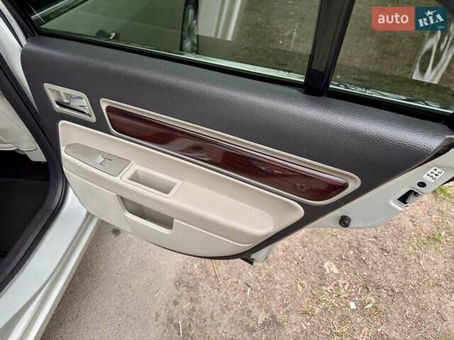 Белый Линкольн Зефир, объемом двигателя 2.97 л и пробегом 233 тыс. км за 5999 $, фото 64 на Automoto.ua