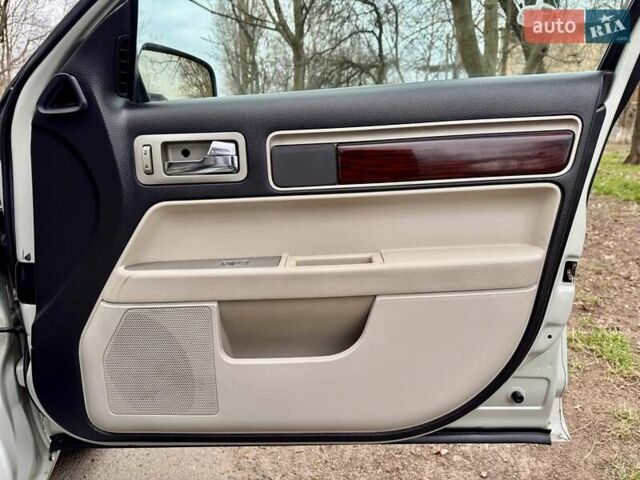 Белый Линкольн Зефир, объемом двигателя 2.97 л и пробегом 233 тыс. км за 5999 $, фото 42 на Automoto.ua