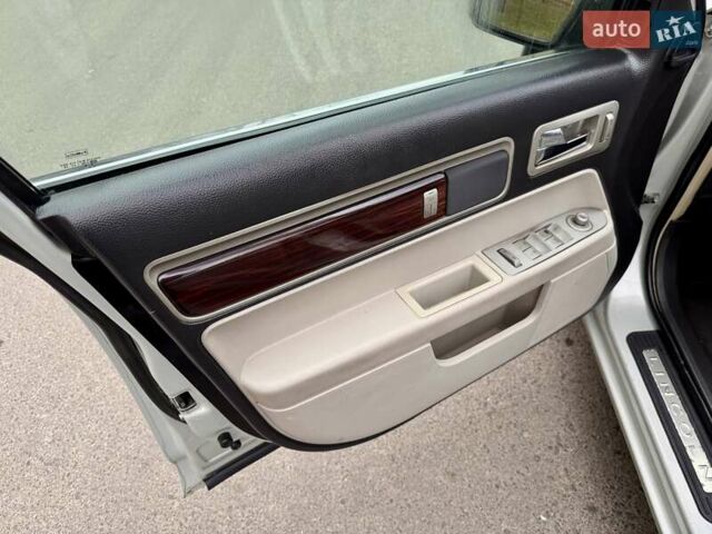 Белый Линкольн Зефир, объемом двигателя 2.97 л и пробегом 233 тыс. км за 5999 $, фото 52 на Automoto.ua