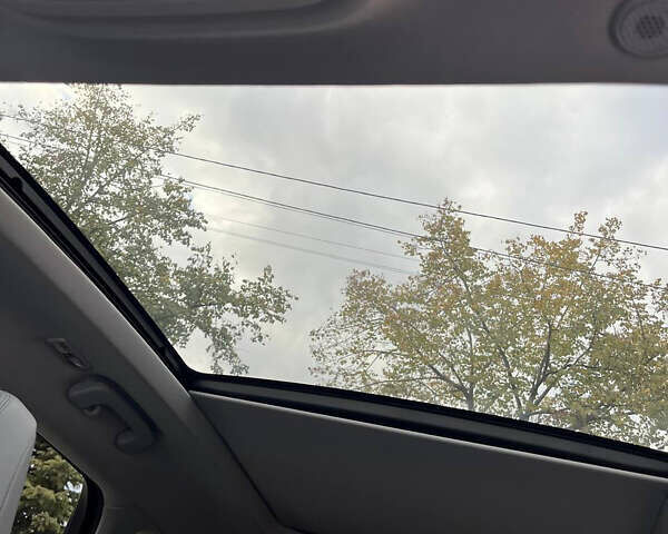 Білий Лінкольн Corsair, об'ємом двигуна 2 л та пробігом 84 тис. км за 22700 $, фото 26 на Automoto.ua