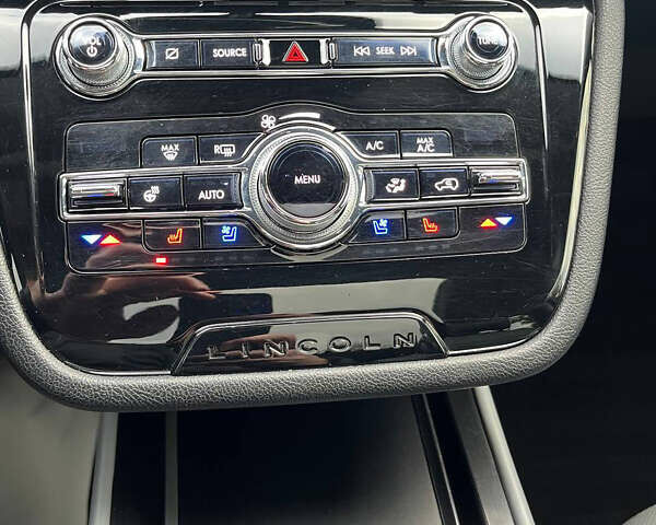 Білий Лінкольн Corsair, об'ємом двигуна 2 л та пробігом 84 тис. км за 22700 $, фото 27 на Automoto.ua