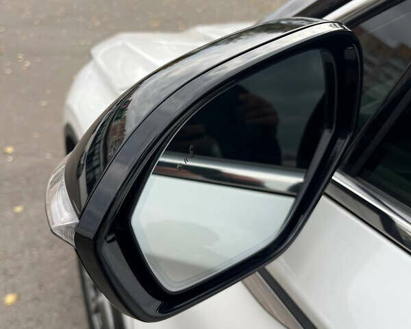 Білий Лінкольн Corsair, об'ємом двигуна 2 л та пробігом 84 тис. км за 22700 $, фото 10 на Automoto.ua