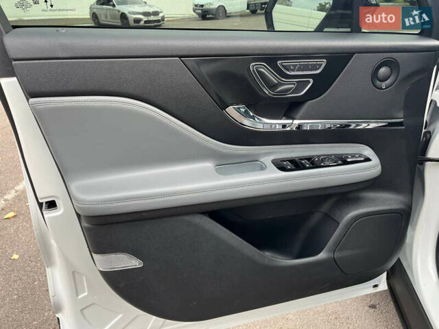Білий Лінкольн Corsair, об'ємом двигуна 2 л та пробігом 84 тис. км за 22700 $, фото 14 на Automoto.ua
