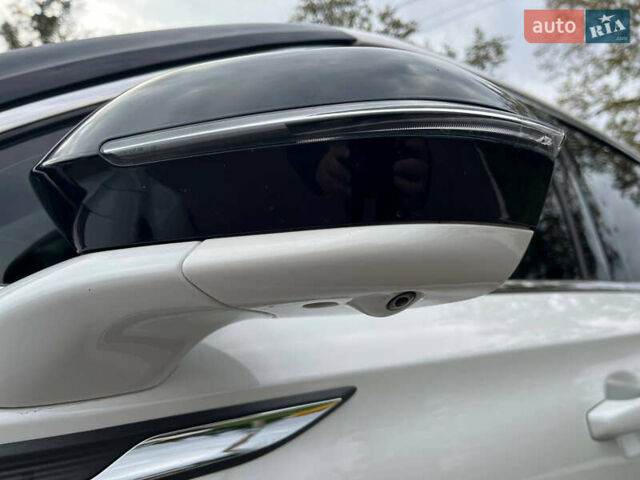 Білий Лінкольн Corsair, об'ємом двигуна 2 л та пробігом 84 тис. км за 22700 $, фото 12 на Automoto.ua