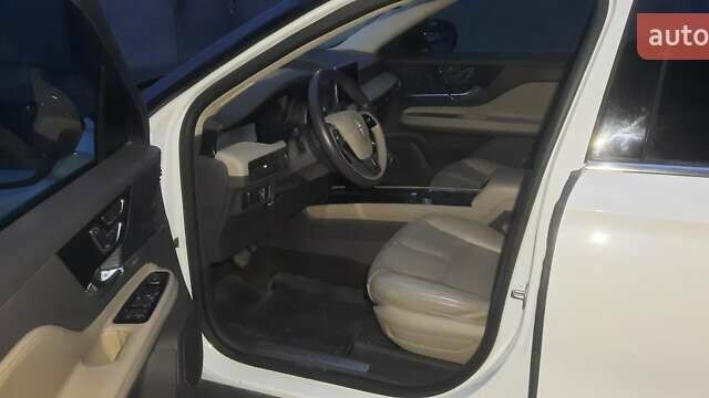 Белый Линкольн Corsair, объемом двигателя 2 л и пробегом 122 тыс. км за 14950 $, фото 13 на Automoto.ua