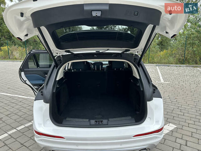 Белый Линкольн Corsair, объемом двигателя 2.29 л и пробегом 101 тыс. км за 24500 $, фото 28 на Automoto.ua