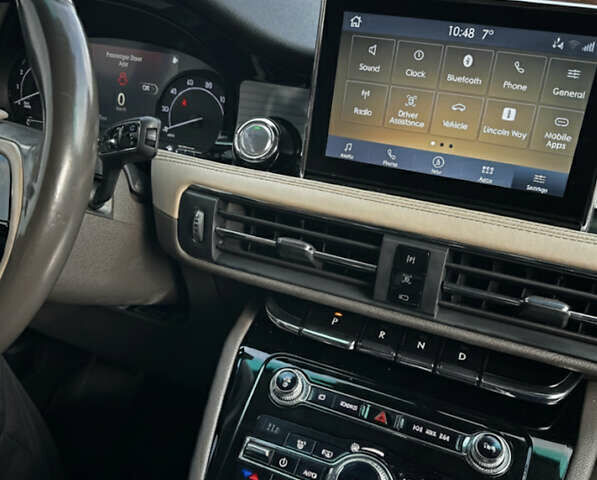 Белый Линкольн Corsair, объемом двигателя 2 л и пробегом 77 тыс. км за 23333 $, фото 8 на Automoto.ua