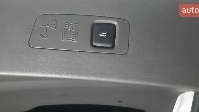 Белый Линкольн Corsair, объемом двигателя 2 л и пробегом 122 тыс. км за 14950 $, фото 32 на Automoto.ua