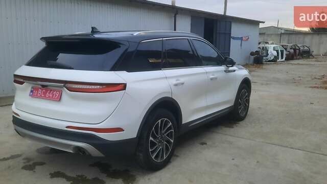 Белый Линкольн Corsair, объемом двигателя 2 л и пробегом 122 тыс. км за 14950 $, фото 4 на Automoto.ua