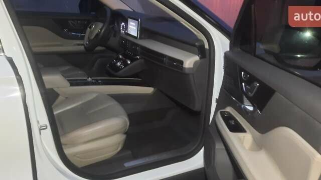 Белый Линкольн Corsair, объемом двигателя 2 л и пробегом 122 тыс. км за 14950 $, фото 17 на Automoto.ua