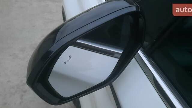 Белый Линкольн Corsair, объемом двигателя 2 л и пробегом 122 тыс. км за 14950 $, фото 9 на Automoto.ua