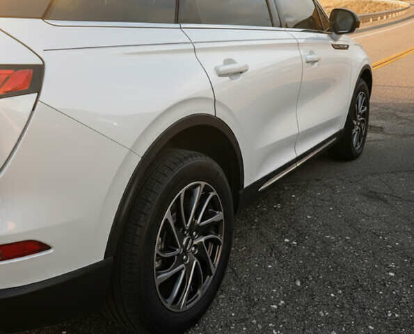 Белый Линкольн Corsair, объемом двигателя 2 л и пробегом 77 тыс. км за 23333 $, фото 9 на Automoto.ua