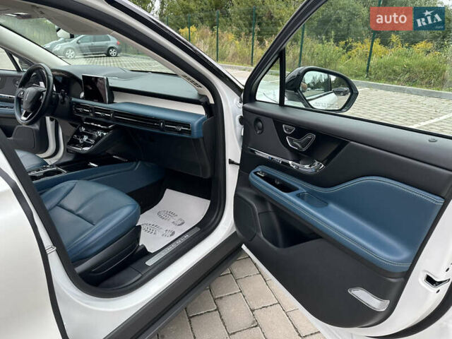 Белый Линкольн Corsair, объемом двигателя 2.29 л и пробегом 101 тыс. км за 24500 $, фото 31 на Automoto.ua