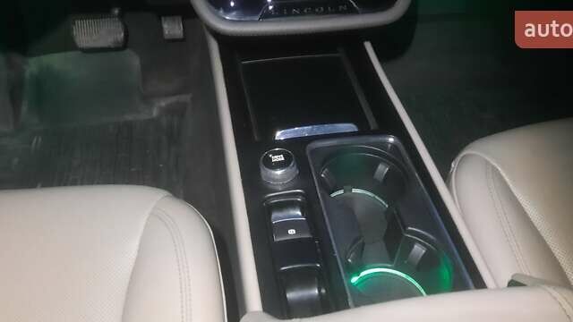 Белый Линкольн Corsair, объемом двигателя 2 л и пробегом 122 тыс. км за 14950 $, фото 30 на Automoto.ua