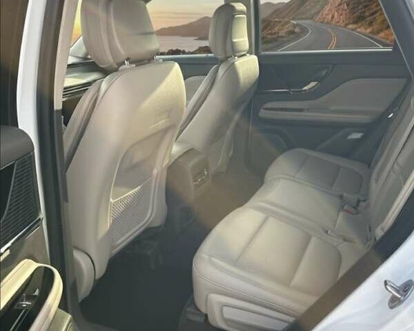 Белый Линкольн Corsair, объемом двигателя 2 л и пробегом 77 тыс. км за 23333 $, фото 4 на Automoto.ua