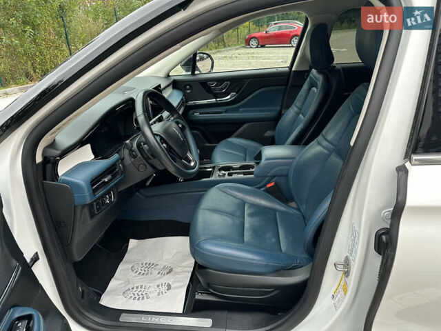 Белый Линкольн Corsair, объемом двигателя 2.29 л и пробегом 101 тыс. км за 24500 $, фото 25 на Automoto.ua