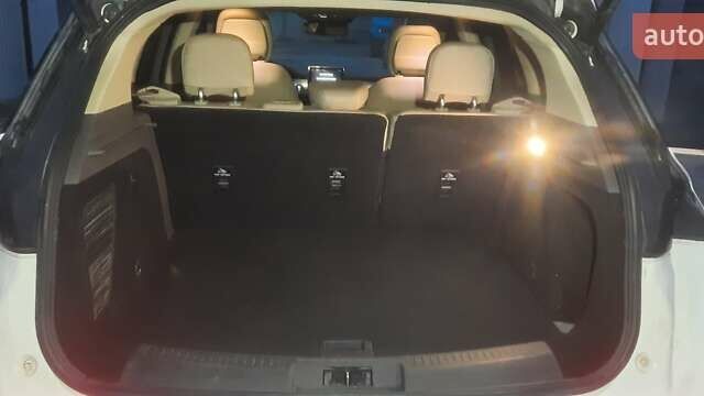 Белый Линкольн Corsair, объемом двигателя 2 л и пробегом 122 тыс. км за 14950 $, фото 20 на Automoto.ua