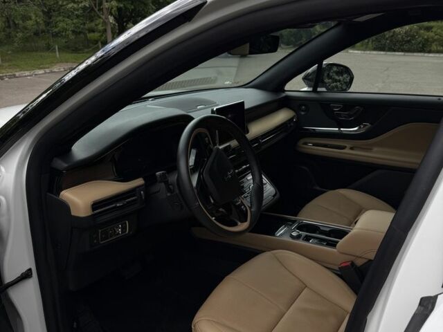 Білий Лінкольн Corsair, об'ємом двигуна 2.5 л та пробігом 16 тис. км за 33880 $, фото 3 на Automoto.ua