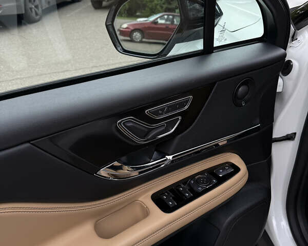 Белый Линкольн Corsair, объемом двигателя 2.5 л и пробегом 16 тыс. км за 33888 $, фото 4 на Automoto.ua