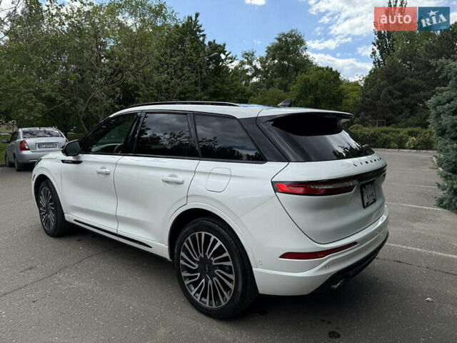 Белый Линкольн Corsair, объемом двигателя 2.5 л и пробегом 16 тыс. км за 33888 $, фото 1 на Automoto.ua