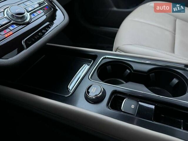 Белый Линкольн Corsair, объемом двигателя 2 л и пробегом 24 тыс. км за 25990 $, фото 25 на Automoto.ua