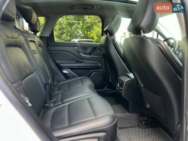 Белый Линкольн Corsair, объемом двигателя 2 л и пробегом 38 тыс. км за 27500 $, фото 24 на Automoto.ua