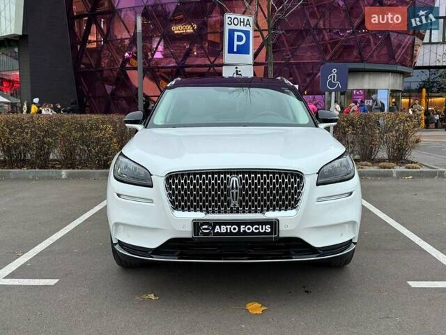Белый Линкольн Corsair, объемом двигателя 2 л и пробегом 24 тыс. км за 25990 $, фото 2 на Automoto.ua