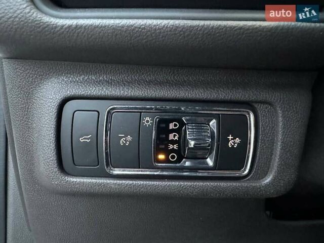 Белый Линкольн Corsair, объемом двигателя 2 л и пробегом 24 тыс. км за 25990 $, фото 16 на Automoto.ua