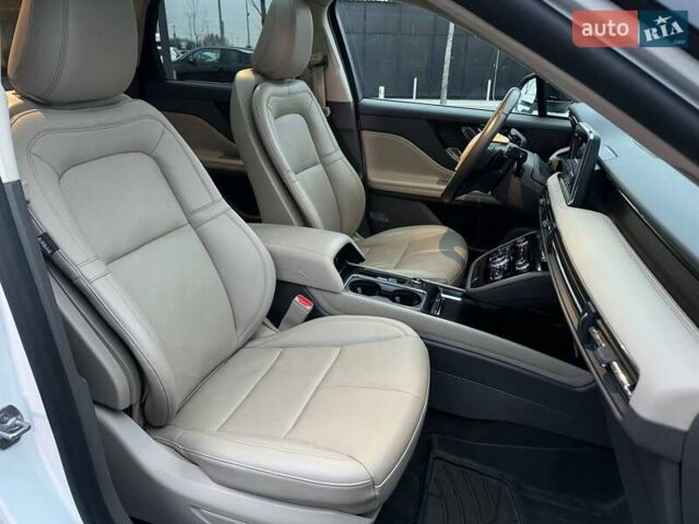 Белый Линкольн Corsair, объемом двигателя 2 л и пробегом 24 тыс. км за 25990 $, фото 10 на Automoto.ua