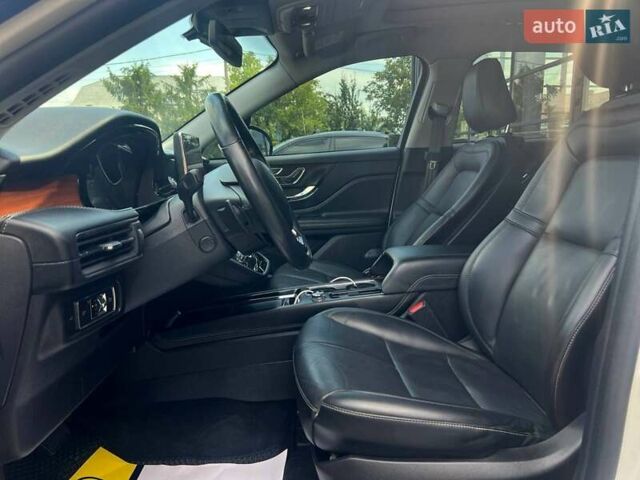 Белый Линкольн Corsair, объемом двигателя 2 л и пробегом 38 тыс. км за 27500 $, фото 11 на Automoto.ua