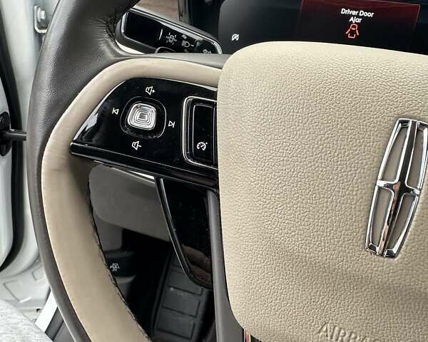 Белый Линкольн Corsair, объемом двигателя 2 л и пробегом 22 тыс. км за 27500 $, фото 26 на Automoto.ua