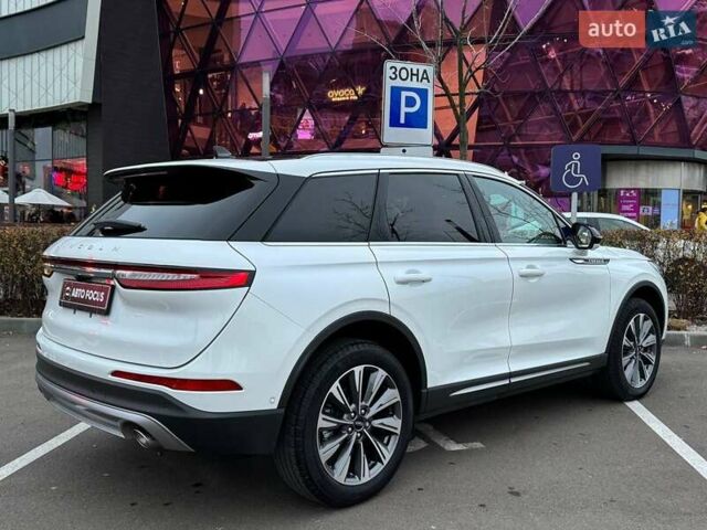 Белый Линкольн Corsair, объемом двигателя 2 л и пробегом 24 тыс. км за 25990 $, фото 6 на Automoto.ua