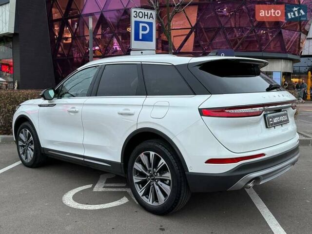 Белый Линкольн Corsair, объемом двигателя 2 л и пробегом 24 тыс. км за 25990 $, фото 4 на Automoto.ua