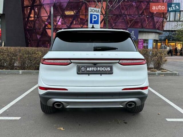 Белый Линкольн Corsair, объемом двигателя 2 л и пробегом 24 тыс. км за 25990 $, фото 5 на Automoto.ua