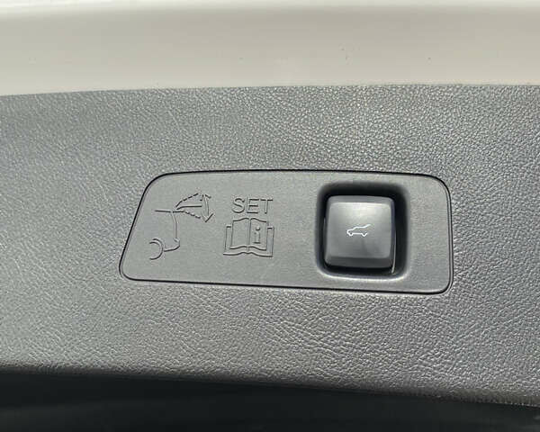 Білий Лінкольн Corsair, об'ємом двигуна 2 л та пробігом 78 тис. км за 27500 $, фото 21 на Automoto.ua