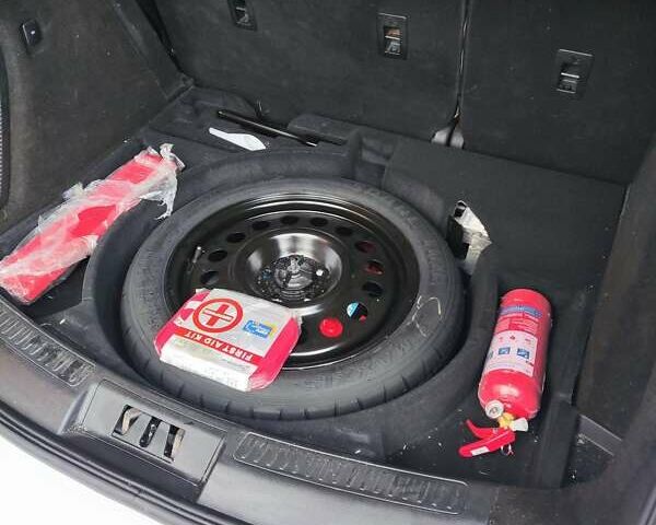 Белый Линкольн Corsair, объемом двигателя 2.49 л и пробегом 79 тыс. км за 30000 $, фото 15 на Automoto.ua