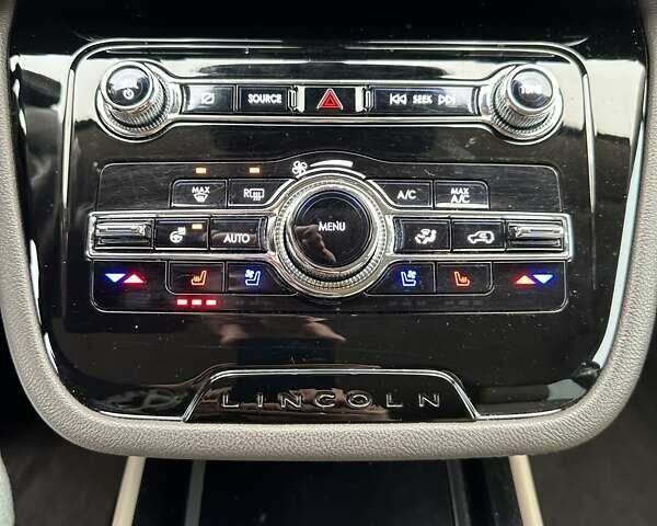 Белый Линкольн Corsair, объемом двигателя 2 л и пробегом 22 тыс. км за 27500 $, фото 30 на Automoto.ua