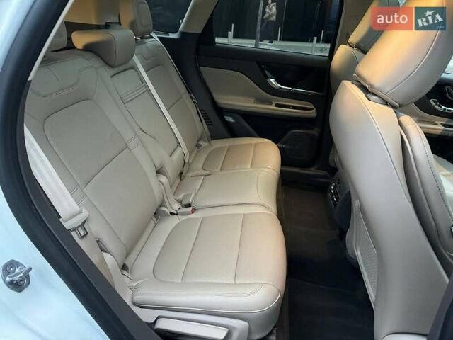 Белый Линкольн Corsair, объемом двигателя 2 л и пробегом 24 тыс. км за 25990 $, фото 9 на Automoto.ua