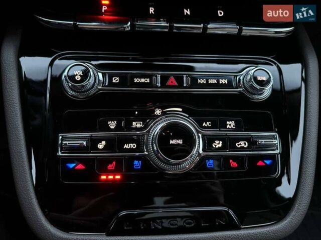 Белый Линкольн Corsair, объемом двигателя 2 л и пробегом 24 тыс. км за 25990 $, фото 24 на Automoto.ua