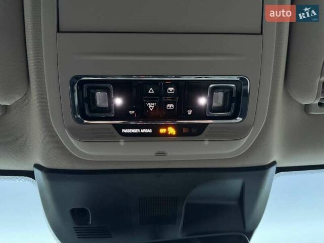 Белый Линкольн Corsair, объемом двигателя 2 л и пробегом 24 тыс. км за 25990 $, фото 26 на Automoto.ua