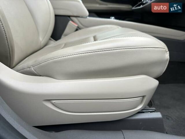 Белый Линкольн Corsair, объемом двигателя 2 л и пробегом 22 тыс. км за 27500 $, фото 13 на Automoto.ua