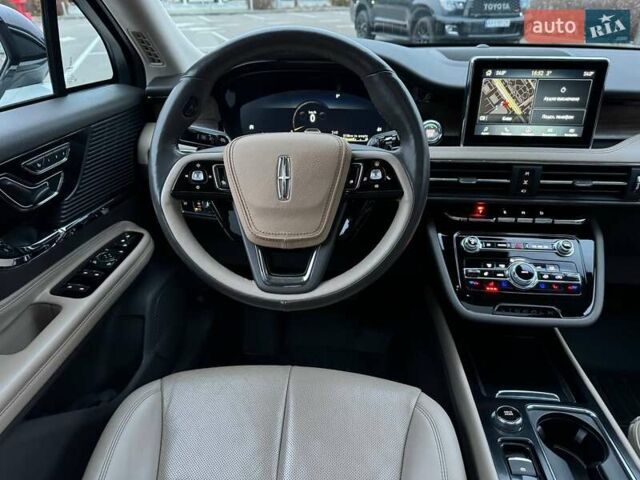 Белый Линкольн Corsair, объемом двигателя 2 л и пробегом 24 тыс. км за 25990 $, фото 11 на Automoto.ua